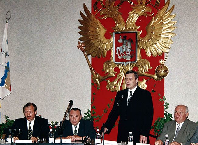 Рубашевский Давид Владимирович Касьянов М.М., на фоне Герба России